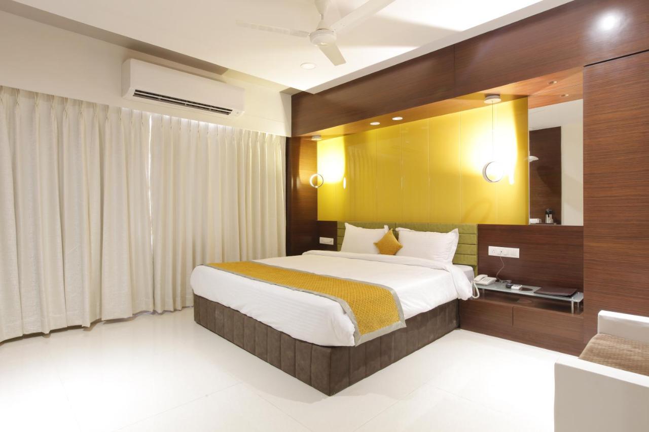Hotel The Lotus Park Ahmedabad Exterior foto