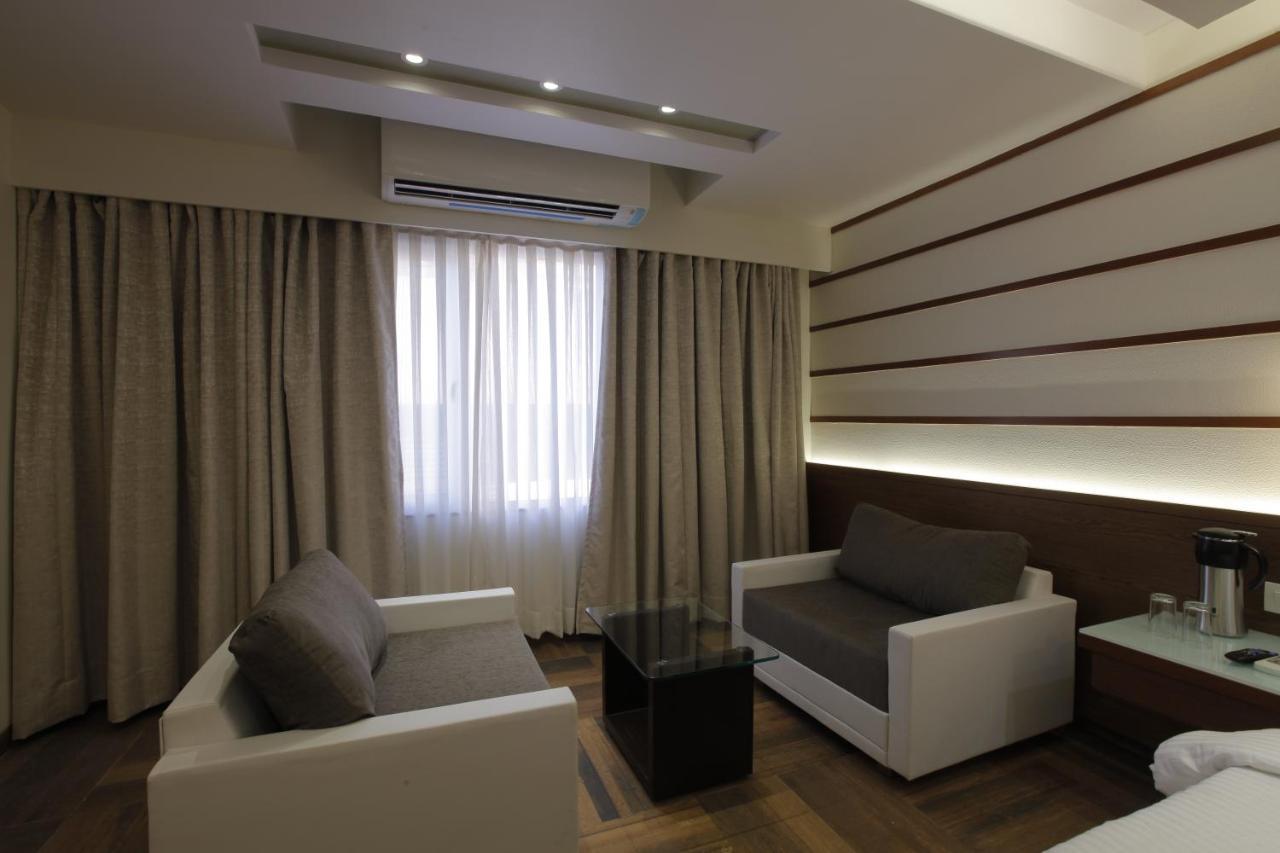 Hotel The Lotus Park Ahmedabad Exterior foto