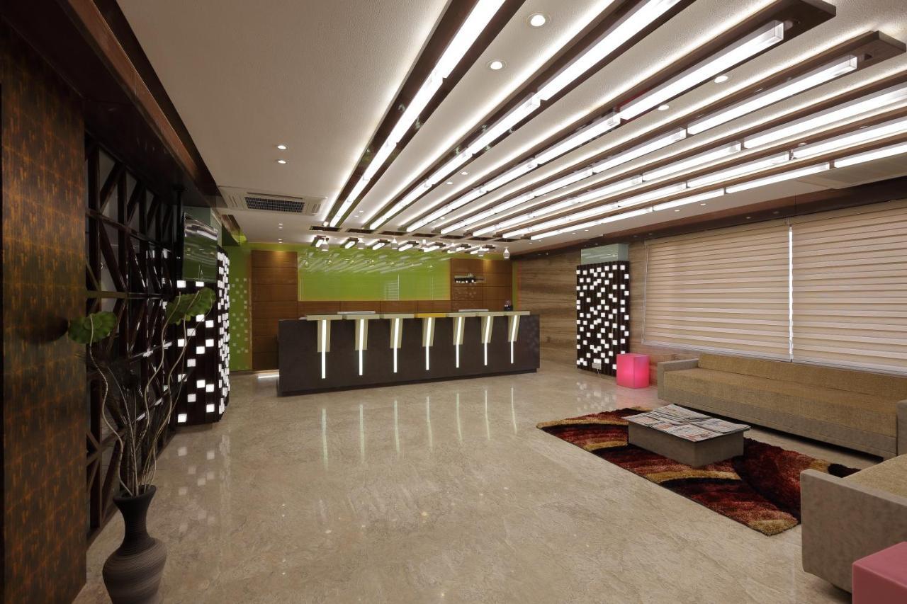 Hotel The Lotus Park Ahmedabad Exterior foto