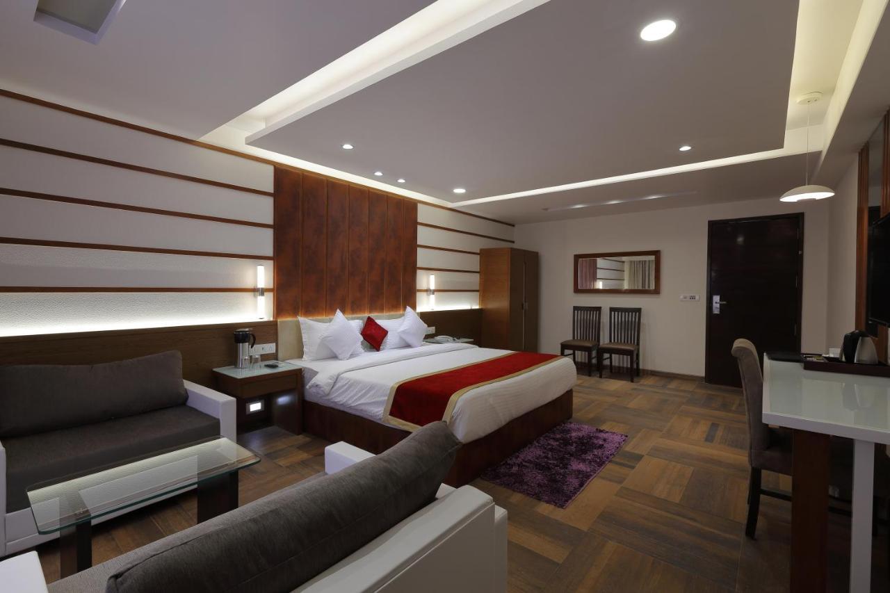 Hotel The Lotus Park Ahmedabad Exterior foto