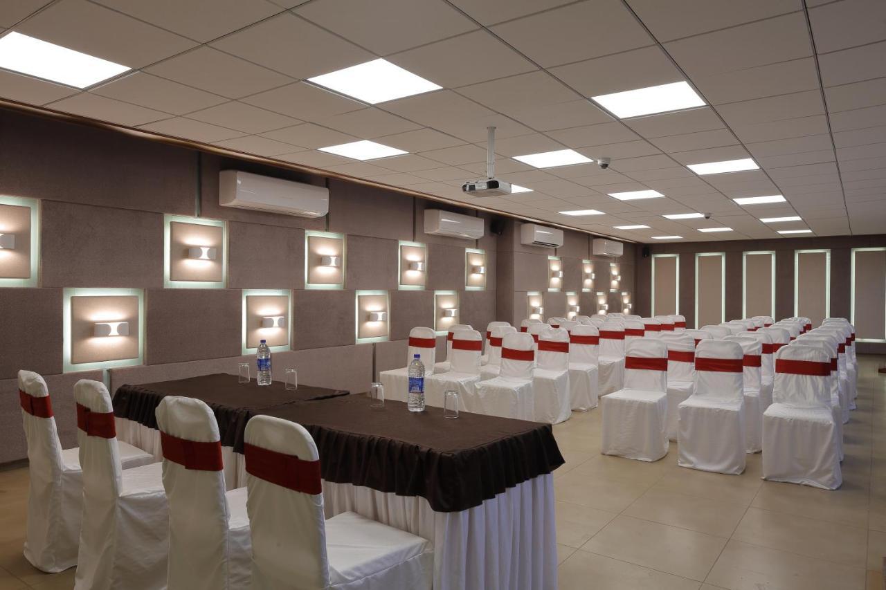 Hotel The Lotus Park Ahmedabad Exterior foto